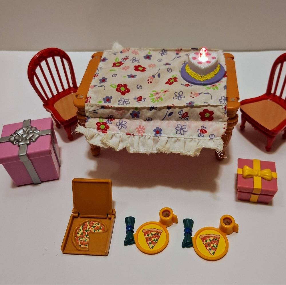 Fisher Price Loving Family Musical Reversal Party Table